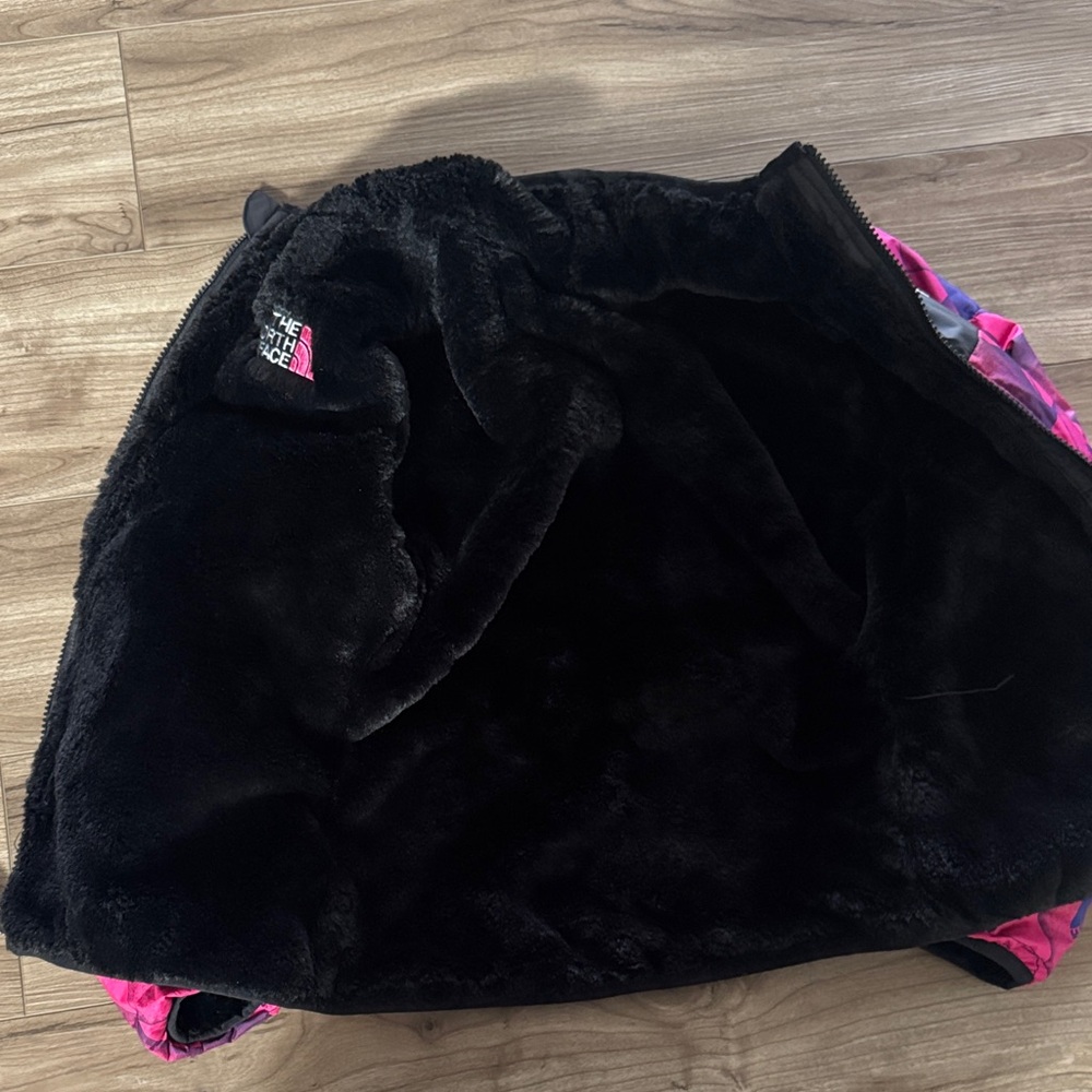 The North Face Kids Multicolor Geometric Puffer Jacket - Picture 3 of 4